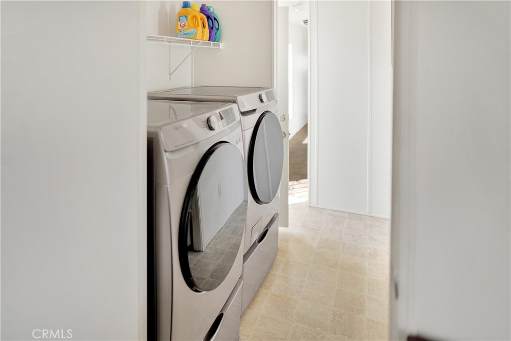 22601 Bear Valley Road, Unit 17 Apple Valley, CA 92308 - Photo 13 of 36 a utility room with dryer and washer