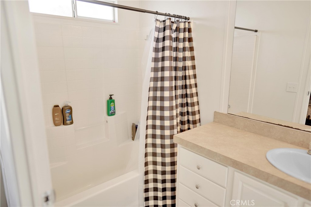 22601 Bear Valley Road, Unit 17 Apple Valley, CA 92308 - Photo 17 of 36 a bathroom with a bathtub and shower