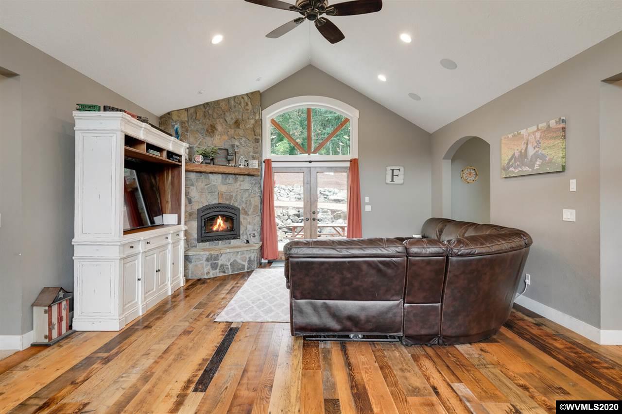3075 Mistletoe Road Dallas, OR 97338 - Photo 10 of 42