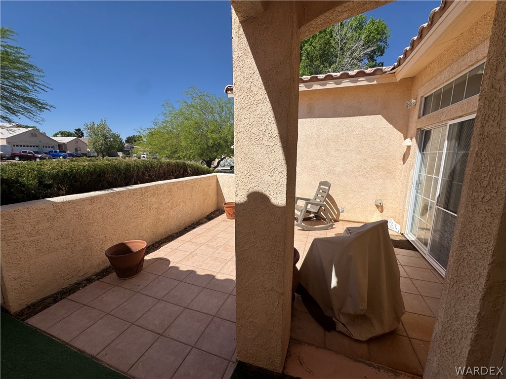 4029 Roma Road Kingman, AZ 86401 - Photo 46 of 90 Inviting outdoor patio space with tiled flooring and privacy wall