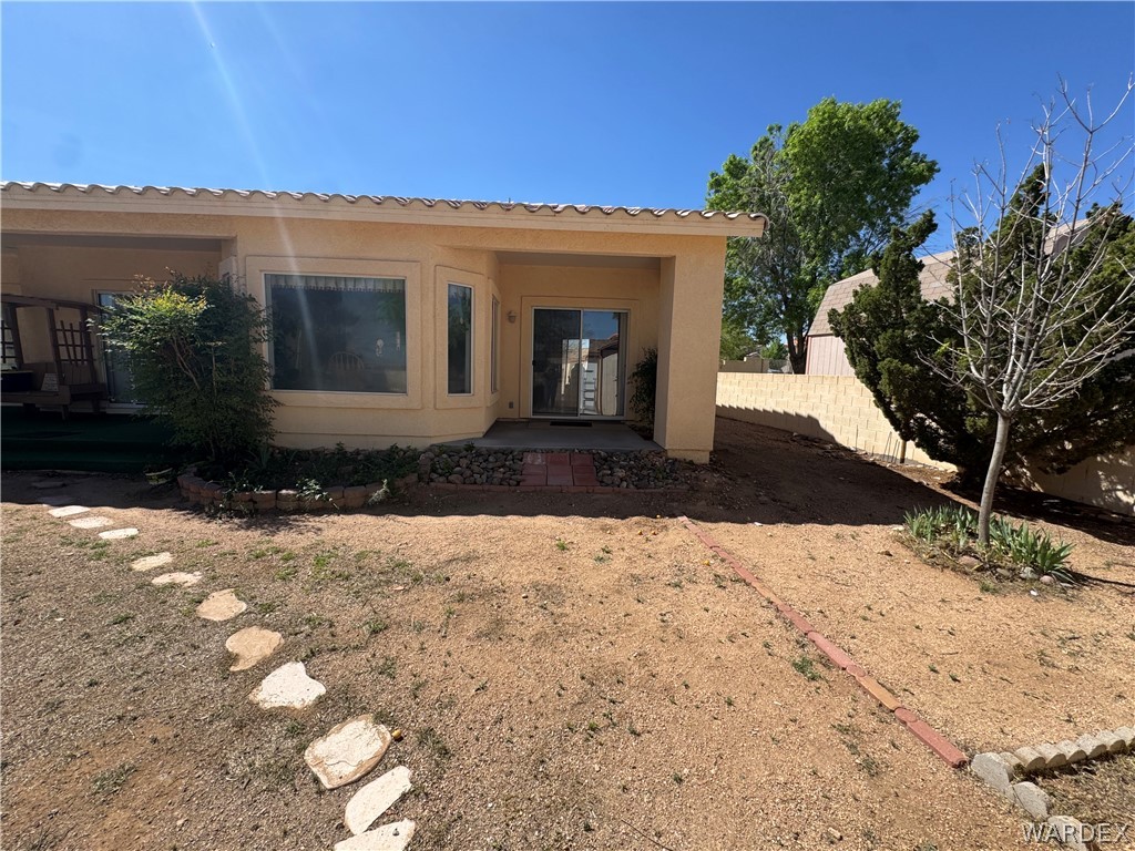 4029 Roma Road Kingman, AZ 86401 - Photo 54 of 90 The property features a stucco exterior with a covered patio area and a bay window