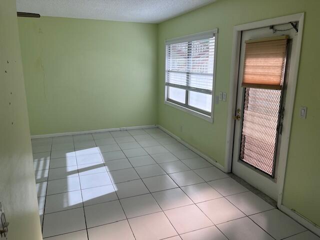 137 Brighton D, Unit 137 Boca Raton, FL 33434 - Photo 5 of 17 Dining Area