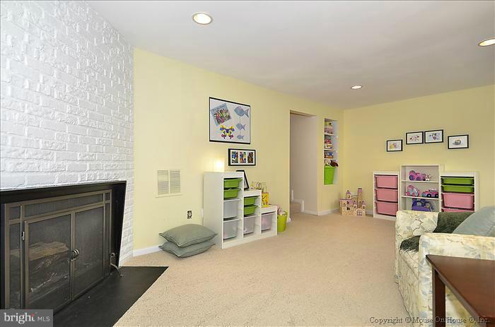 2237 Double Eagle Court Reston, VA 20191 - Photo 3 of 30 Daylight walk-out Rec Room