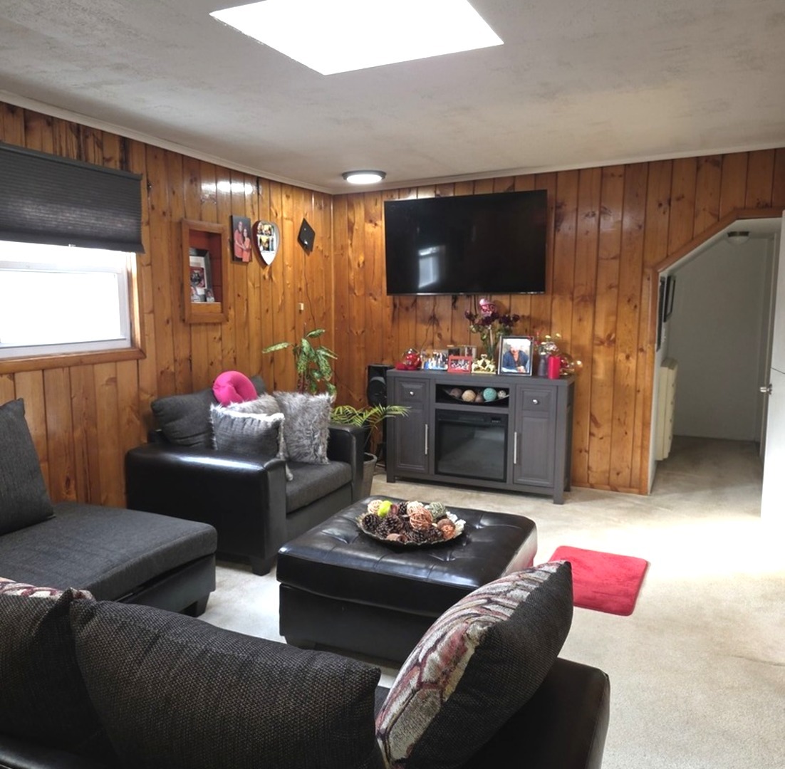 249 Wheeling Avenue Wheeling, IL 60090 - Photo 13 of 20