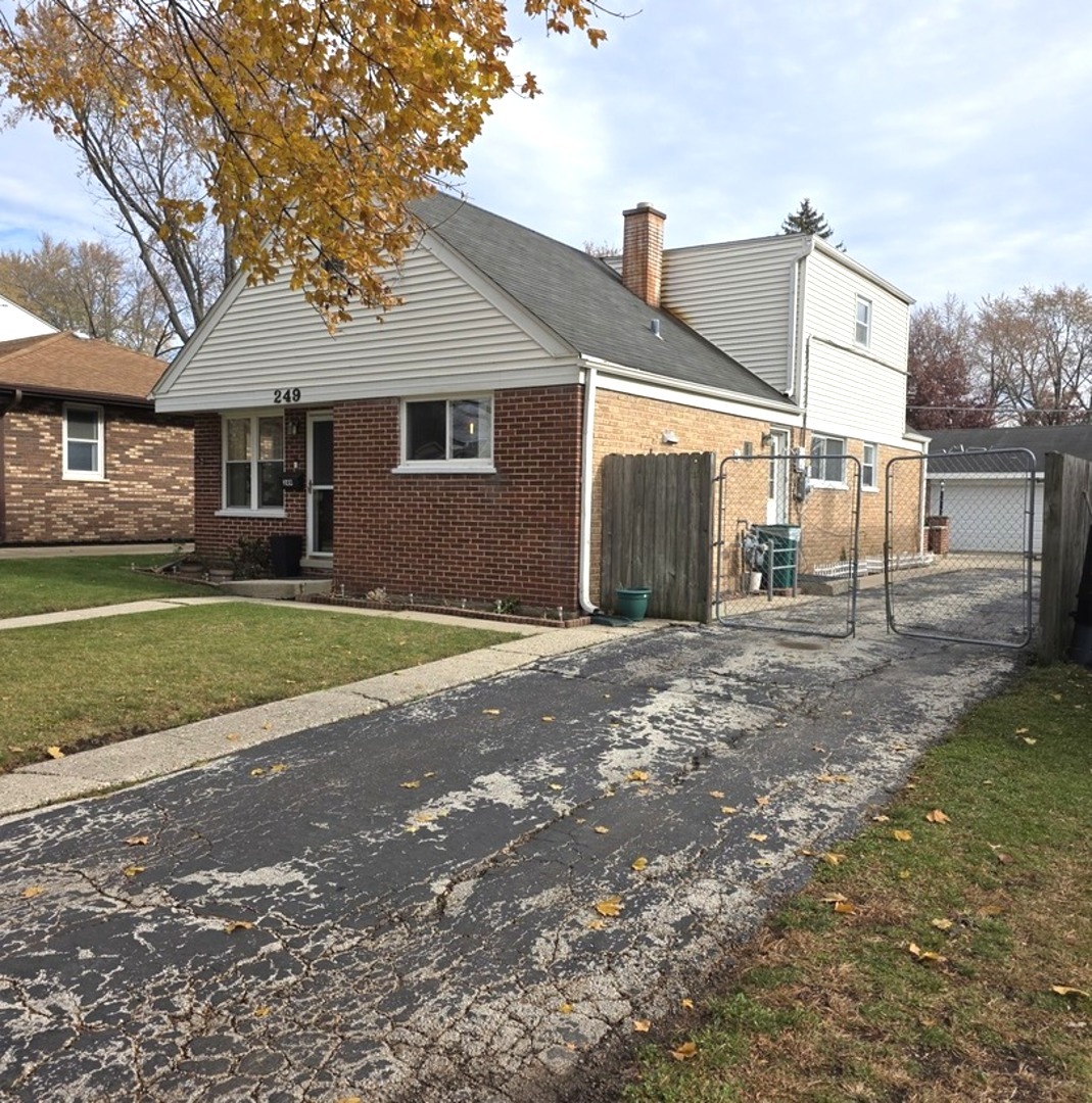 249 Wheeling Avenue Wheeling, IL 60090 - Photo 3 of 20