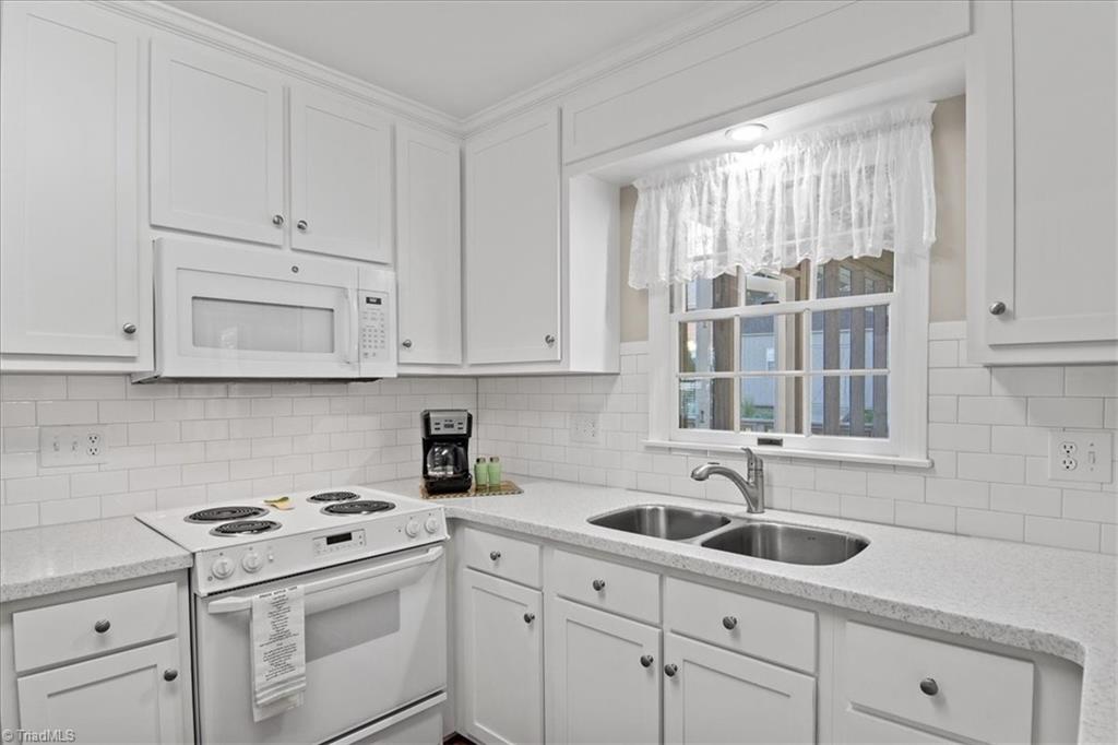 2306 Leeds Avenue High Point, NC 27265 - Photo 15 of 50