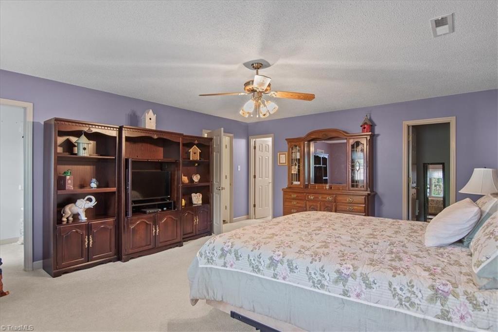 2306 Leeds Avenue High Point, NC 27265 - Photo 33 of 50