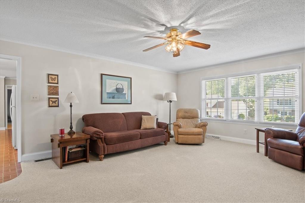 2306 Leeds Avenue High Point, NC 27265 - Photo 10 of 50