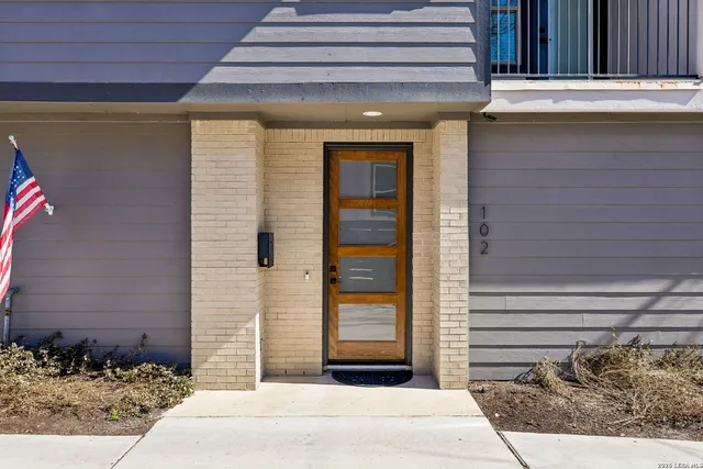 $1,975 | 130 Rose Lane, Unit 102, San Antonio, TX 78212