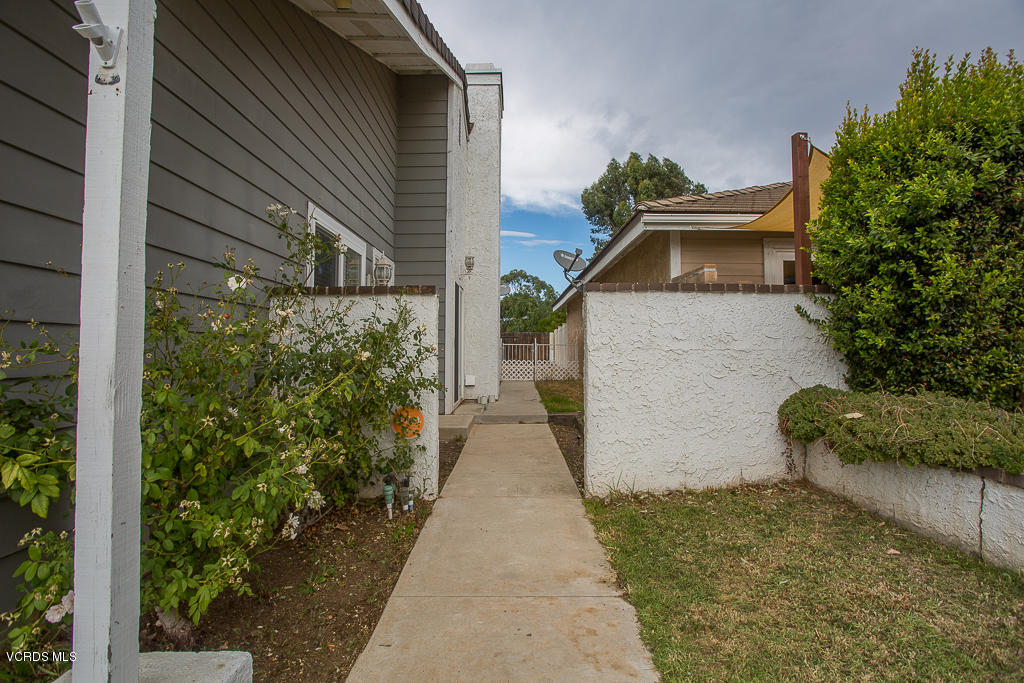 13125 East Millerton Road Moorpark, CA 93021 - Photo 3 of 25 13125 E Millerton Rd. - HsH Prod-11