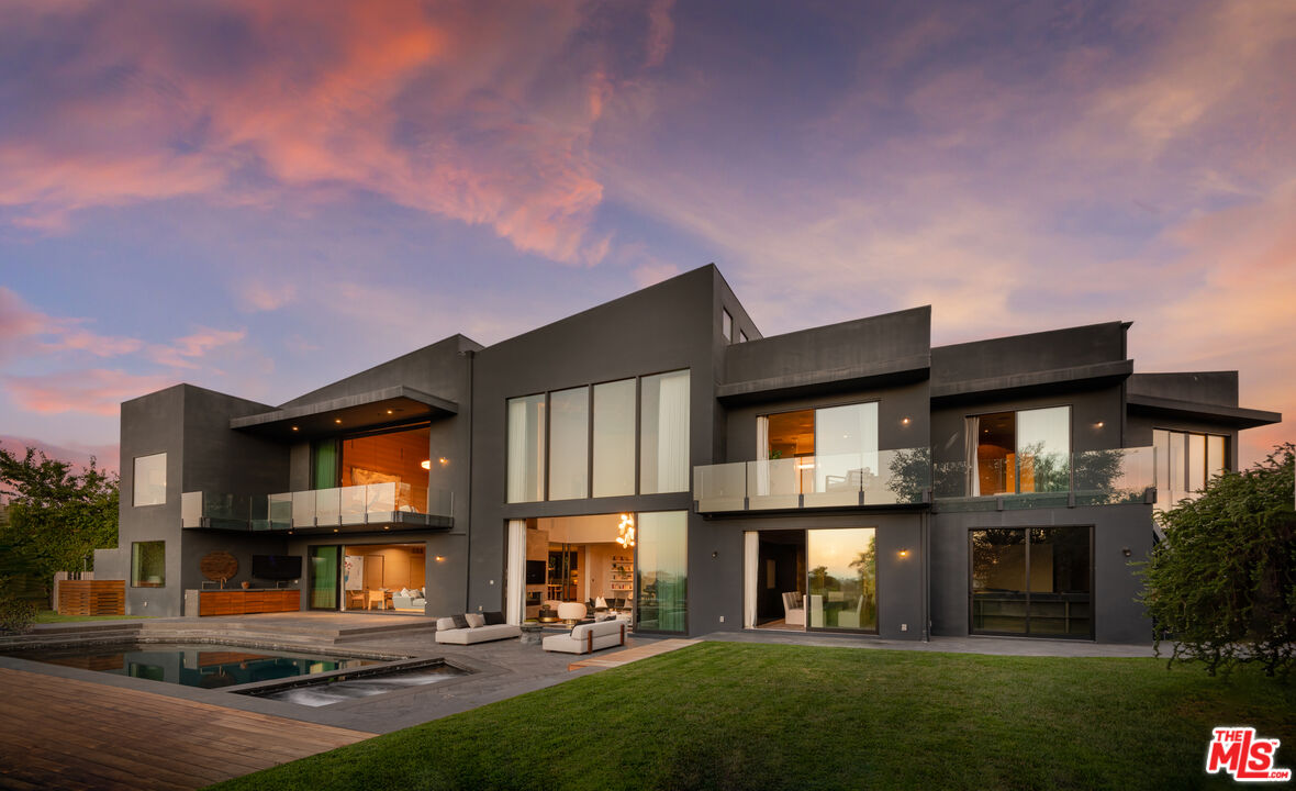 9152 Janice Place Beverly Hills, CA 90210 - Photo 17 of 18 a house view with garden space and street view