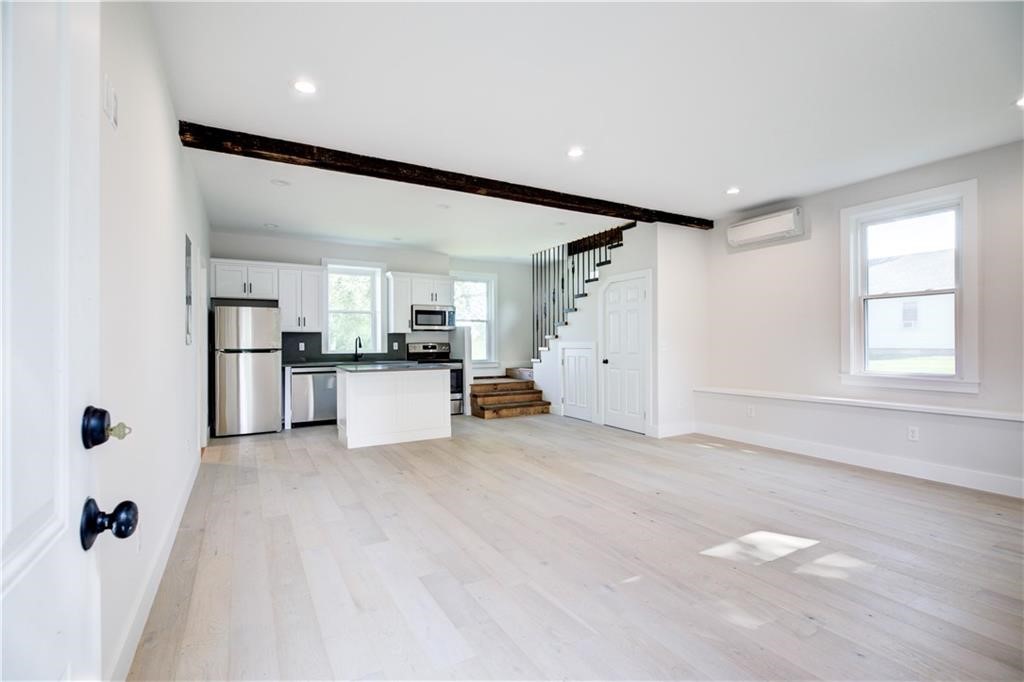 556 East Main Road Middletown, RI 02842 - Photo 1 of 19