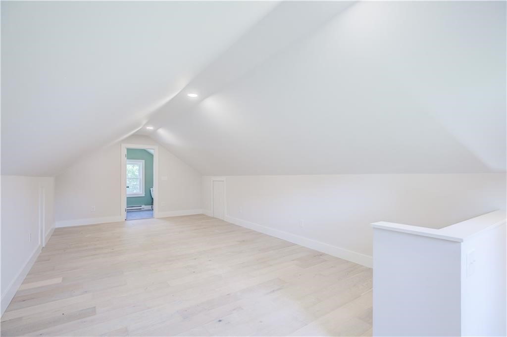 556 East Main Road Middletown, RI 02842 - Photo 13 of 19