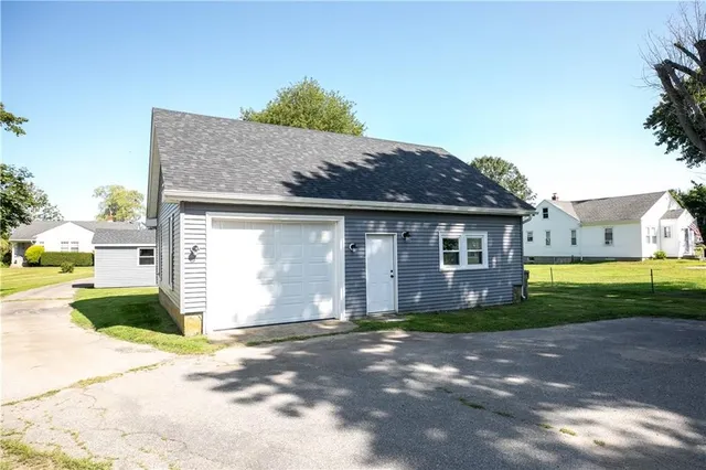 $2,500 | 556 East Main Road, Middletown, RI 02842