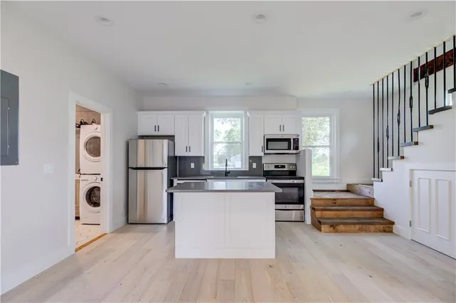 $2,500 | 556 East Main Road, Middletown, RI 02842