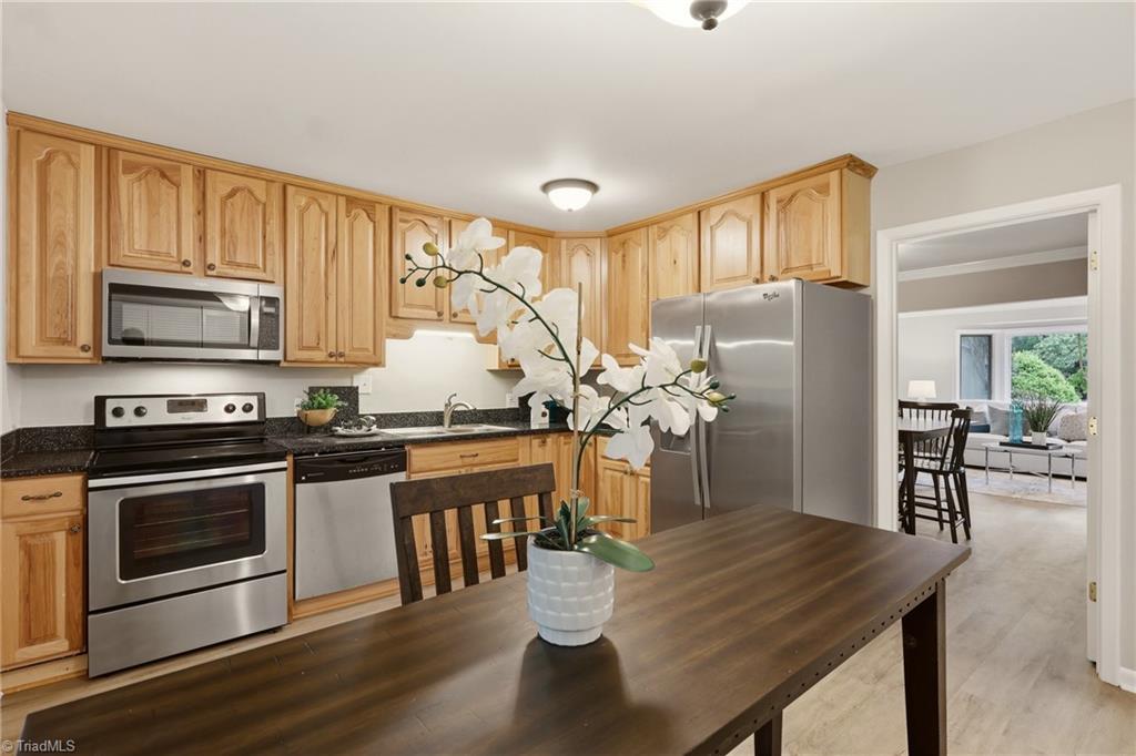 4638 Lake Jeanette Road Greensboro, NC 27455 - Photo 7 of 31
