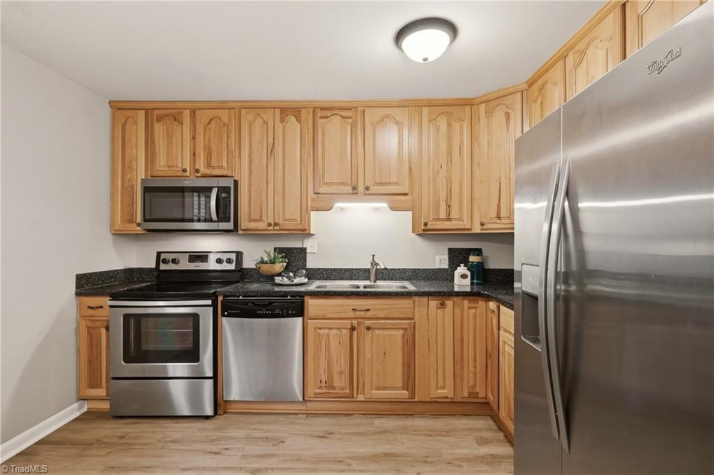 4638 Lake Jeanette Road Greensboro, NC 27455 - Photo 8 of 31