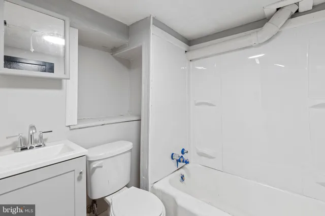 $1,100 | 3003 Clifton Avenue, Baltimore, MD 21216