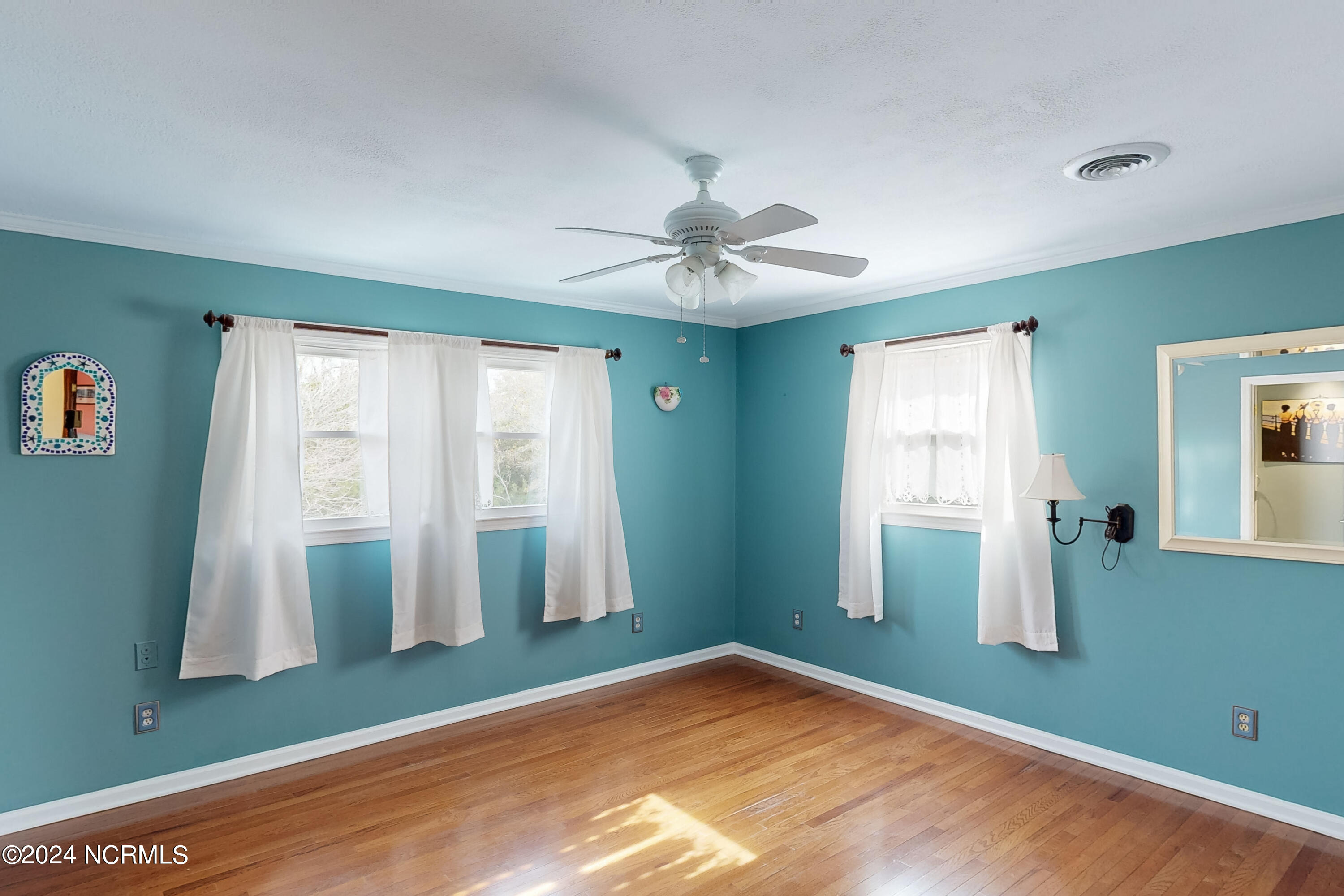 814 East Ocean Road Holly Ridge, NC 28445 - Photo 30 of 61 814 E Ocean - Interiors_26