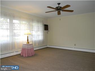 59 Camellia Road Levittown, PA 19057 - Photo 2 of 12 Living Room