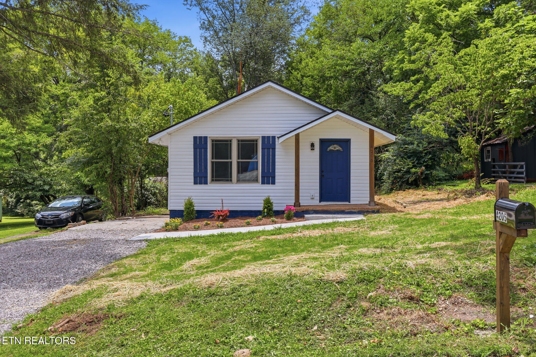 4205 Coster Road Knoxville, TN 37912 - Photo 25 of 37 25-web-or-mls-DZ3A8421