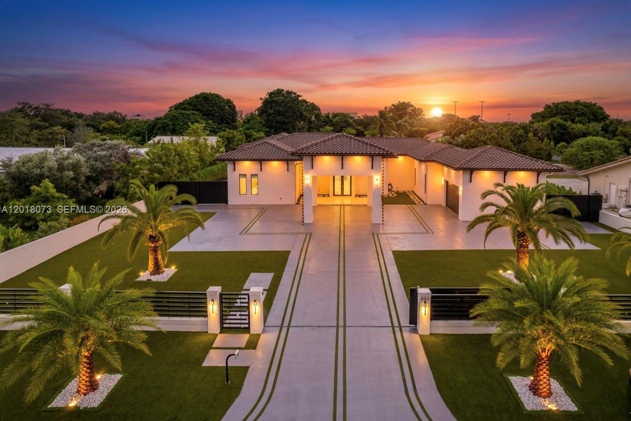 320 Southwest 125th Avenue Miami, FL 33184 - Photo 2 of 60