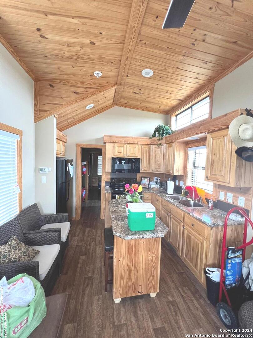 8136 Leal Road Pleasanton, TX 78064 - Photo 3 of 18