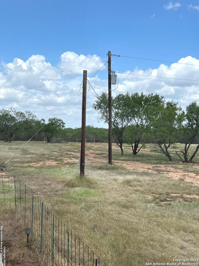 8136 Leal Road Pleasanton, TX 78064 - Photo 6 of 18