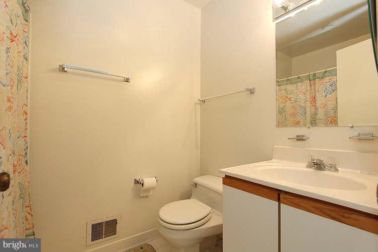 2045 Chadds Ford Drive Reston, VA 20191 - Photo 15 of 30 Bath