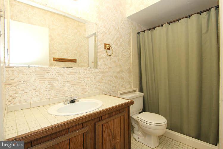 2045 Chadds Ford Drive Reston, VA 20191 - Photo 25 of 30 Bath