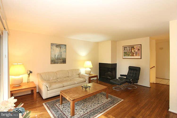 2045 Chadds Ford Drive Reston, VA 20191 - Photo 10 of 30 Living Room
