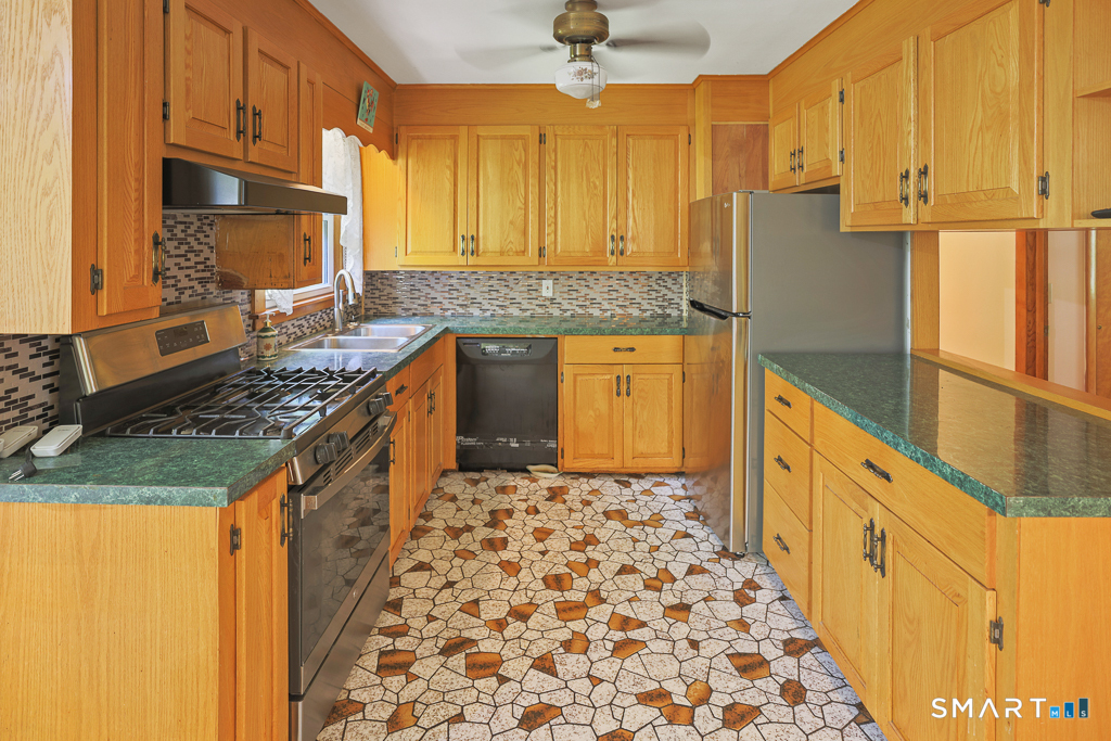 234 Airline Road Clinton, CT 06413 - Photo 10 of 39