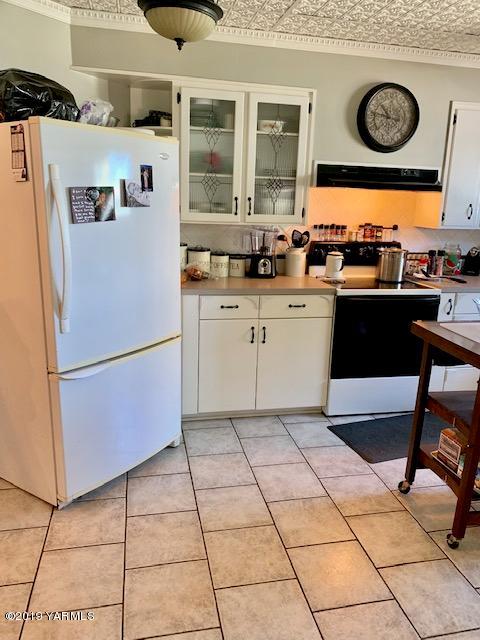 341 Heikle Road Wapato, WA 98951 - Photo 17 of 29 a white refrigerator freezer sitting inside of a kitchen
