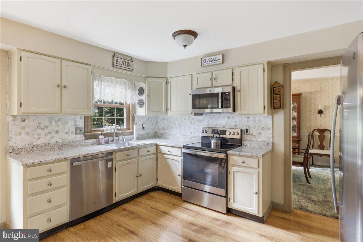 148 Regency Drive Eagleville, PA 19403 - Photo 11 of 42 Charming kitchen with modern touches.