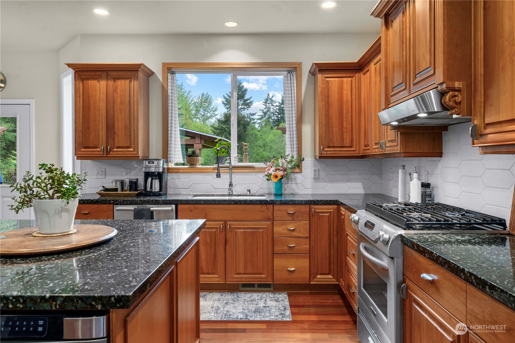 8225 Baird Road Northeast Olympia, WA 98516 - Photo 9 of 40 Gallery Image 9