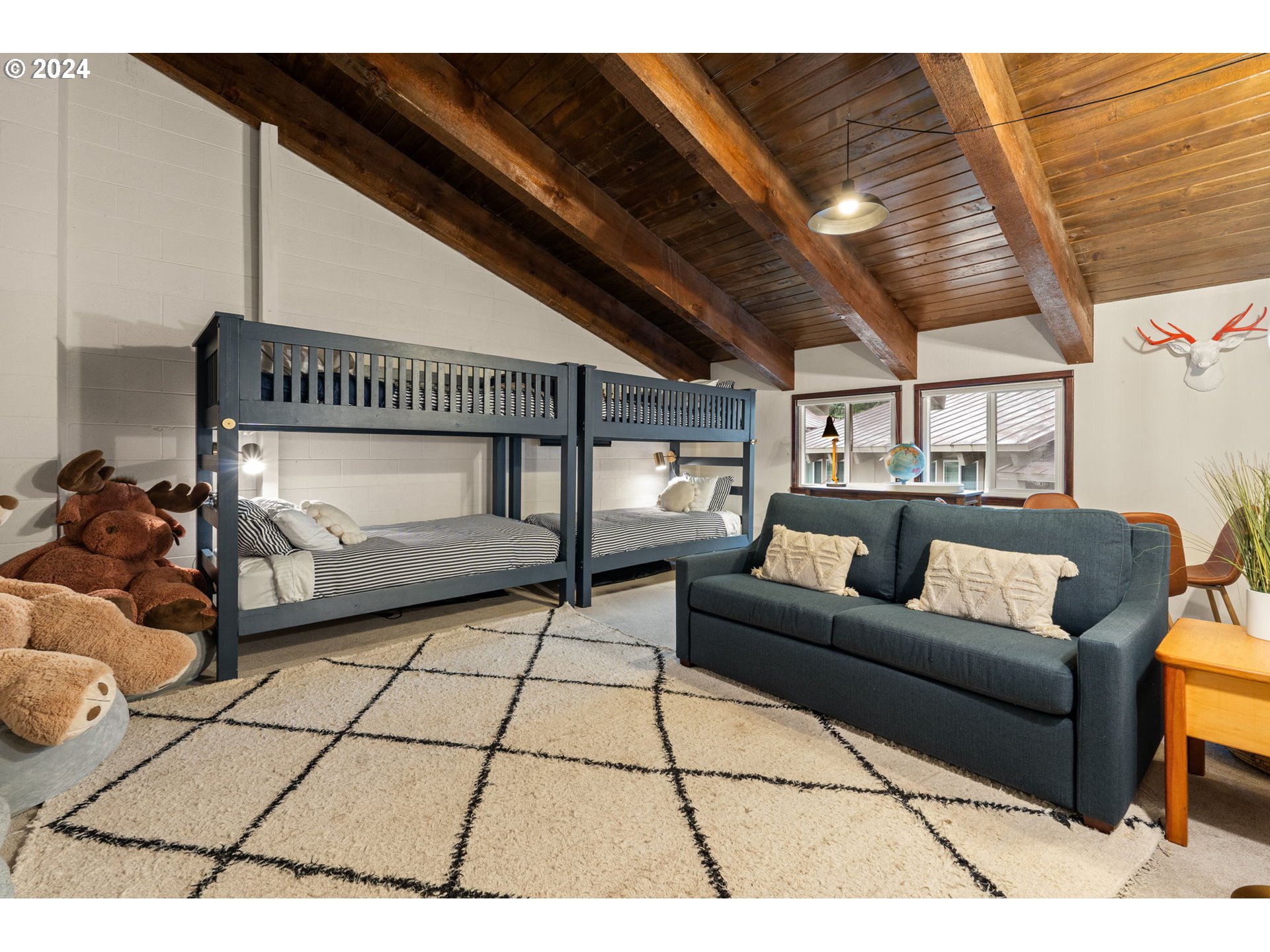 88460 Government Camp Loop, Unit 8 Government Camp, OR 97028 - Photo 2 of 38 a living room with furniture