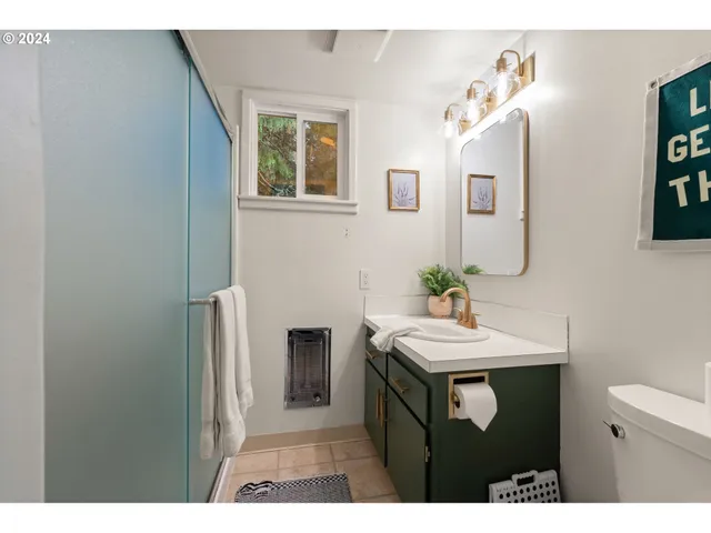 a close view of sink