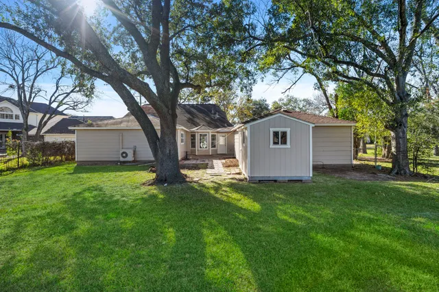 $3,000 | 16022 Crawford Street, Jersey Village, TX 77040