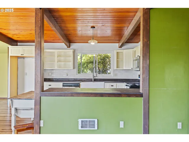 $379,000 | 1159 East 1st Place, Coquille, OR 97423