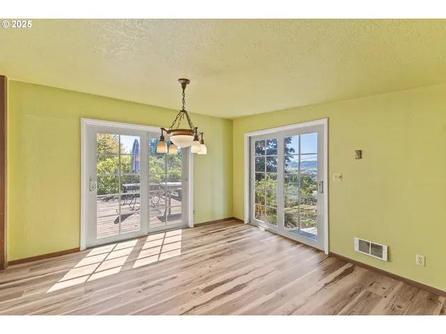 $379,000 | 1159 East 1st Place, Coquille, OR 97423