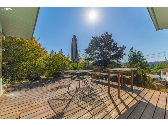 $379,000 | 1159 East 1st Place, Coquille, OR 97423