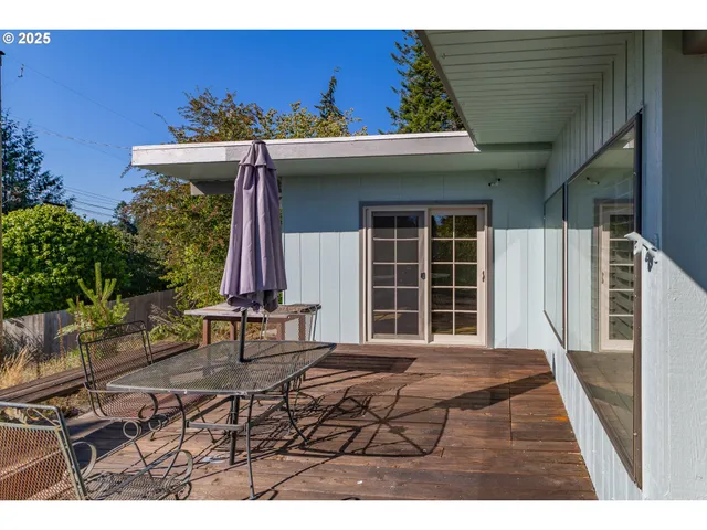 $379,000 | 1159 East 1st Place, Coquille, OR 97423