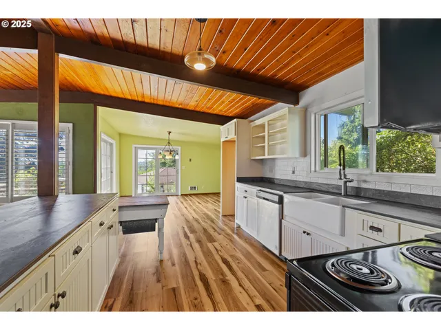 $379,000 | 1159 East 1st Place, Coquille, OR 97423