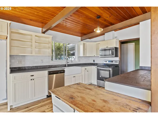 $379,000 | 1159 East 1st Place, Coquille, OR 97423