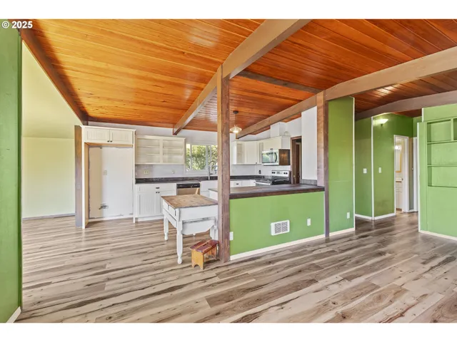 $379,000 | 1159 East 1st Place, Coquille, OR 97423