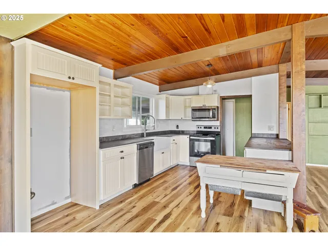 $379,000 | 1159 East 1st Place, Coquille, OR 97423