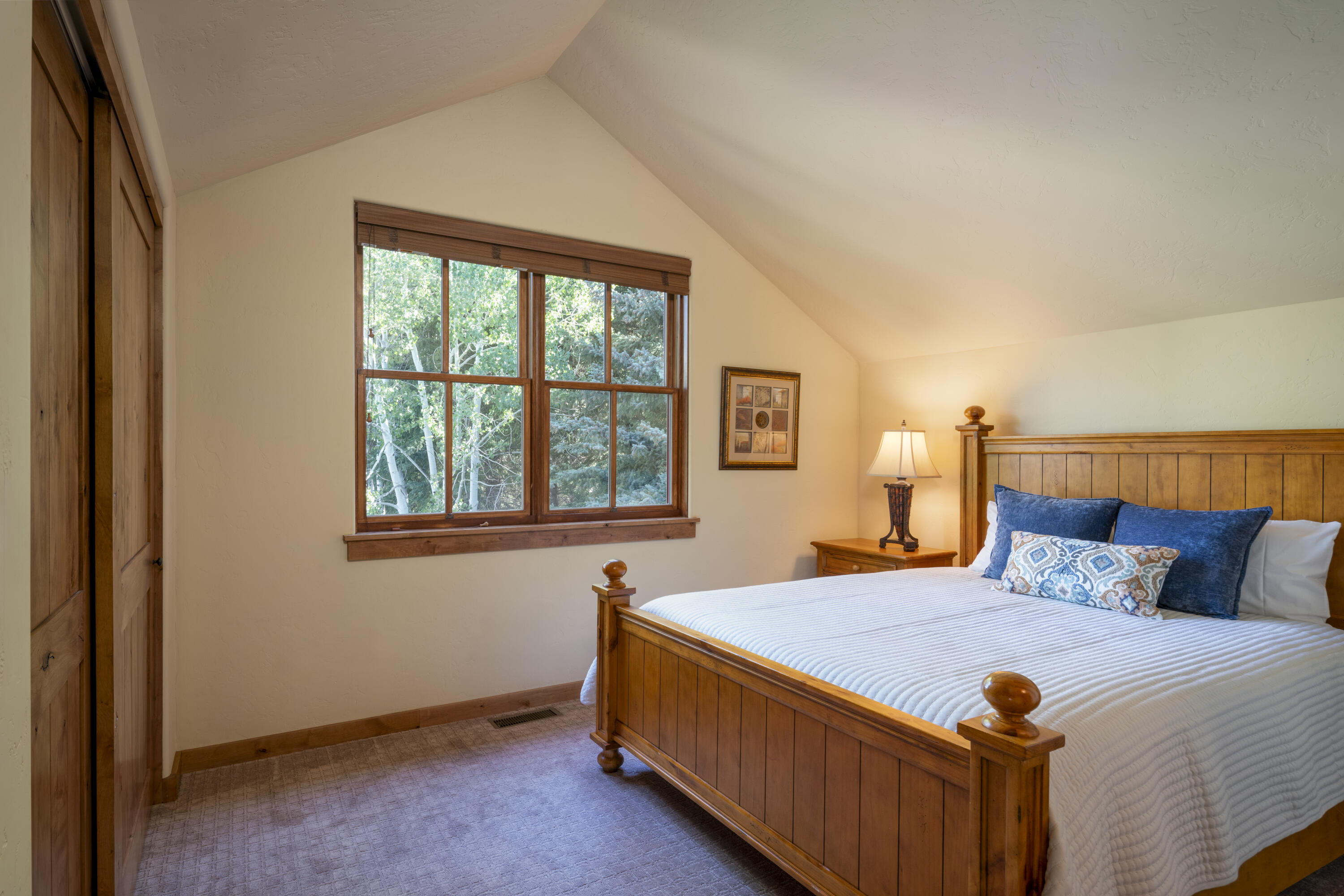 101 Emerald Street, Unit J Ketchum, ID 83340 - Photo 17 of 38 Ensuite Bedroom