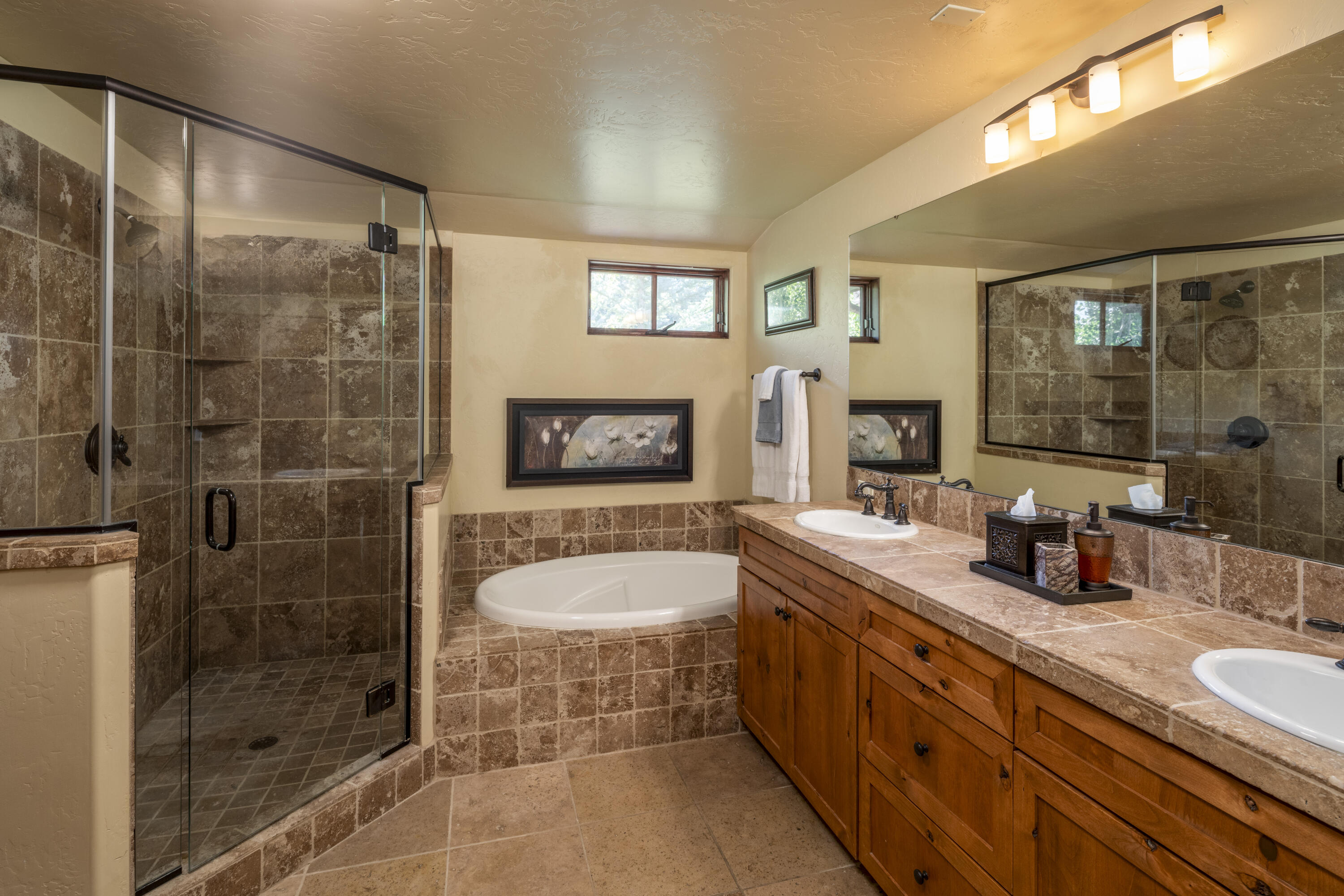 101 Emerald Street, Unit J Ketchum, ID 83340 - Photo 9 of 38 Primary Bath