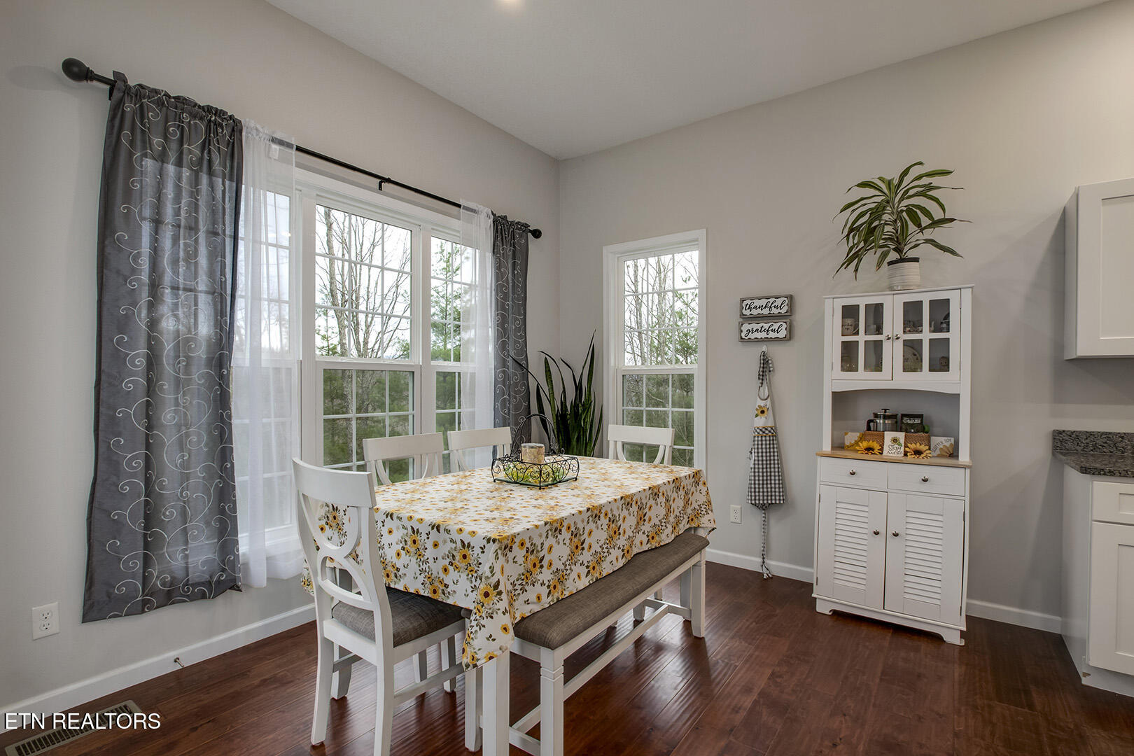 664 Green Ridge Trail Harriman, TN 37748 - Photo 12 of 50 12_GreenRidgeTrail_664_Dining01