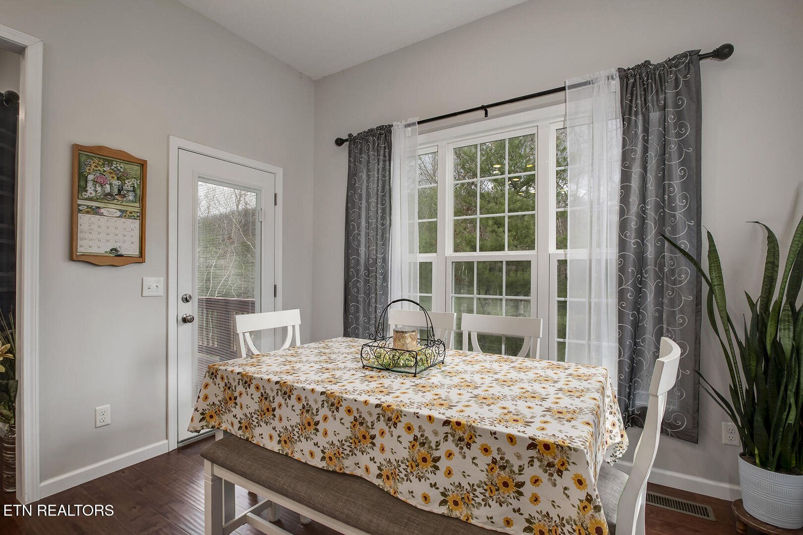 664 Green Ridge Trail Harriman, TN 37748 - Photo 13 of 50 13_GreenRidgeTrail_664_Dining02